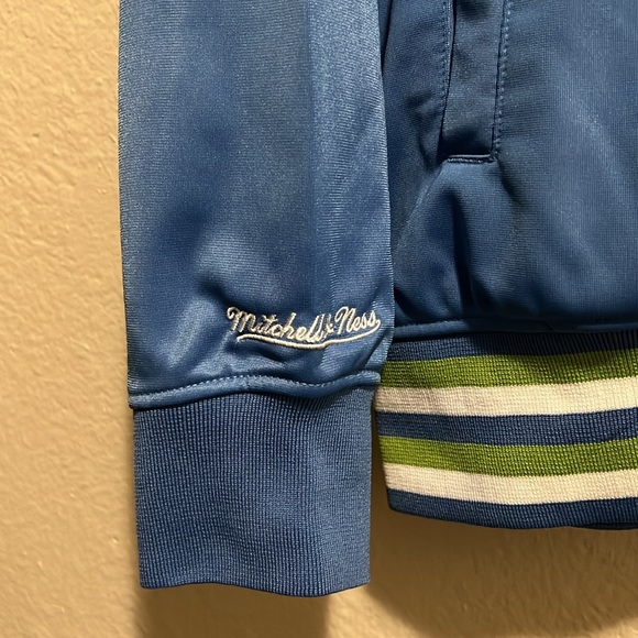 Seattle Sounders Jacket - Picture 4 of 7